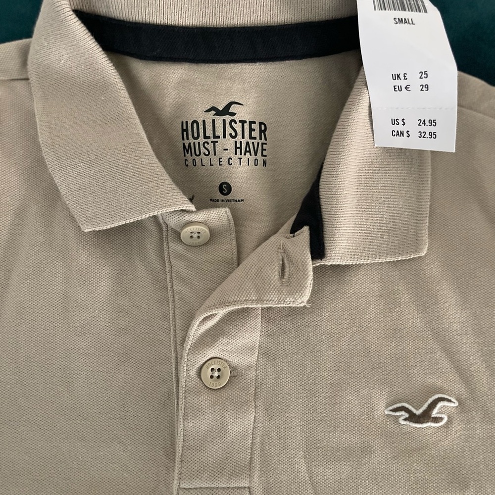 Hollister Men's Light Tan Polo Shirt